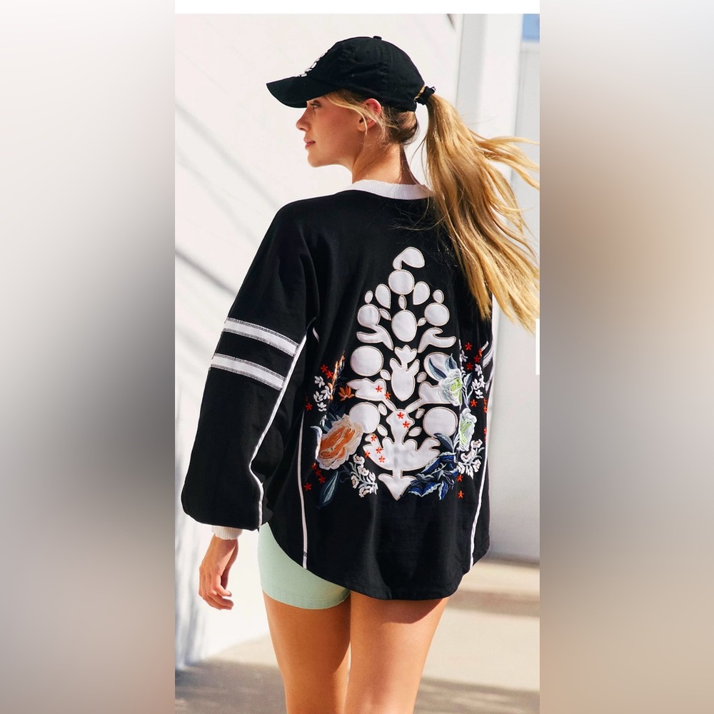 NWT- Free people Rugby Ready Logo Layer
Size- L Please read description!